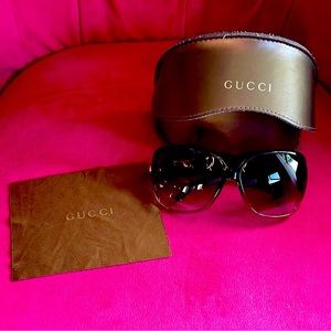 Gucci women’s oversized sunglasses